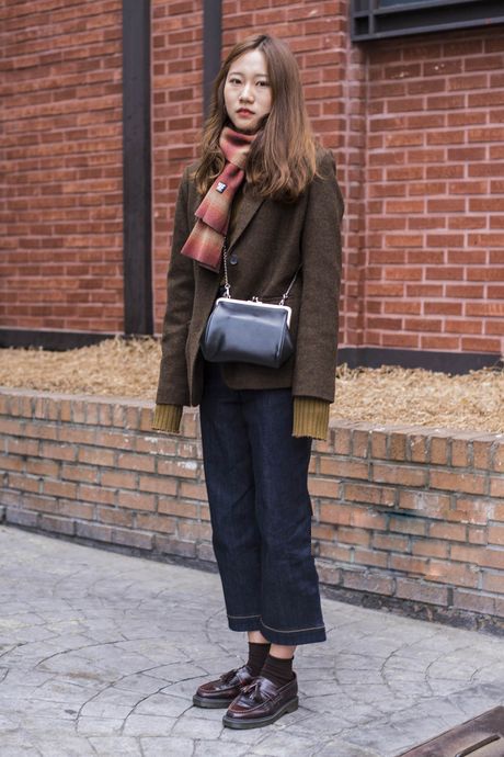 Ao khoac don vai len ngoi tuan qua tai street style Han anh 10