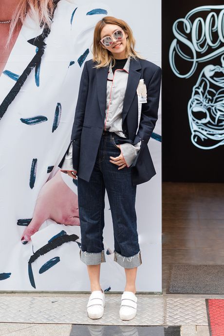 Ao khoac don vai len ngoi tuan qua tai street style Han anh 1