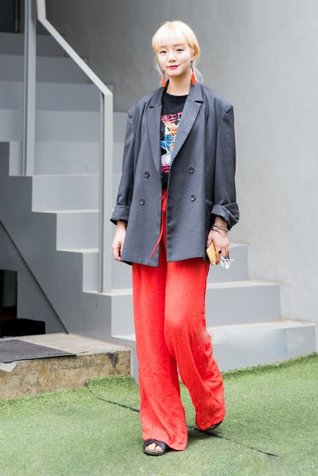 Ao khoac don vai len ngoi tuan qua tai street style Han anh 3