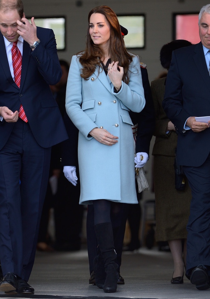 Thoi trang mang bau cua cong nuong Kate Middleton anh 10