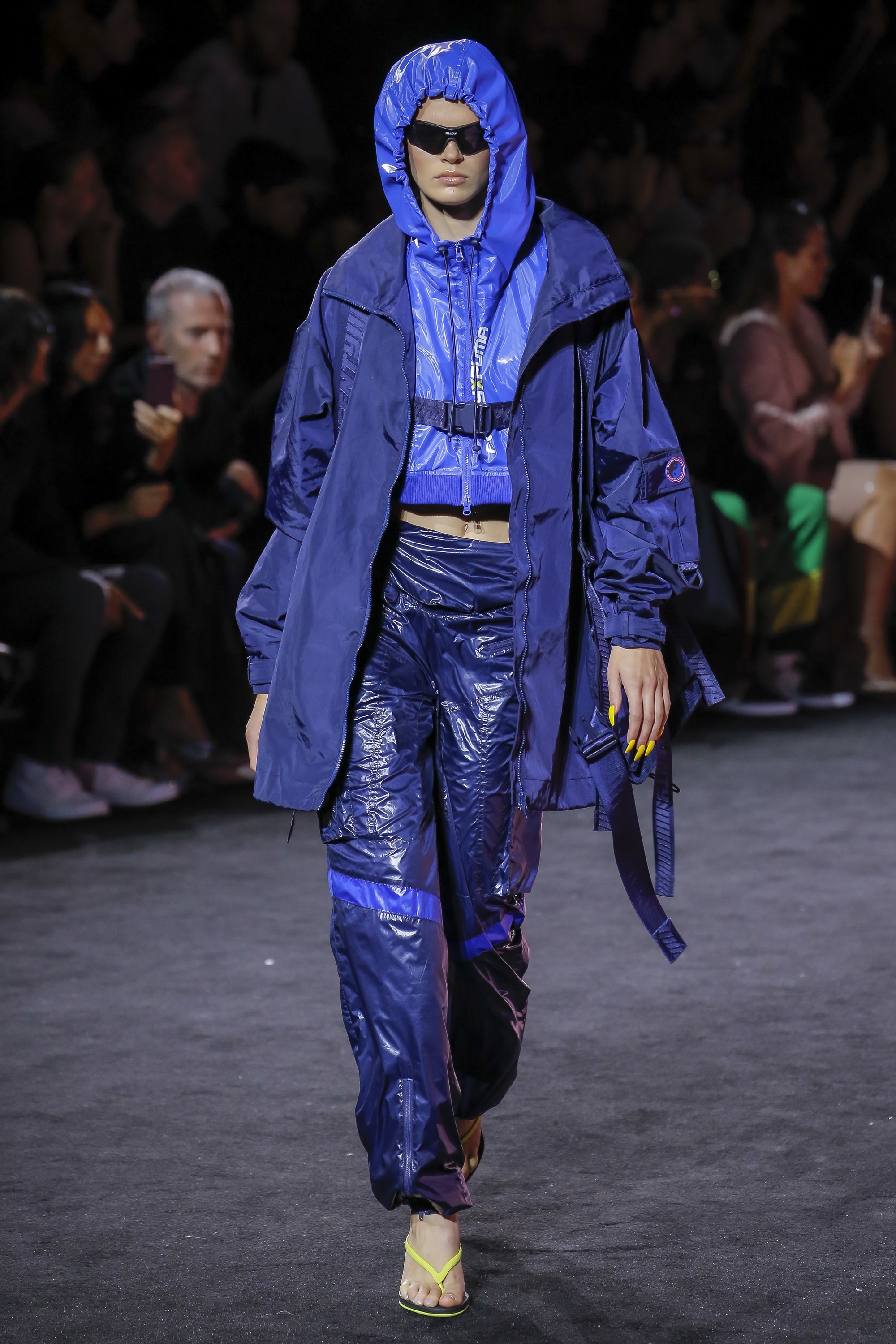 Rihanna cuoi mo to ket show Fenty x Puma anh 2