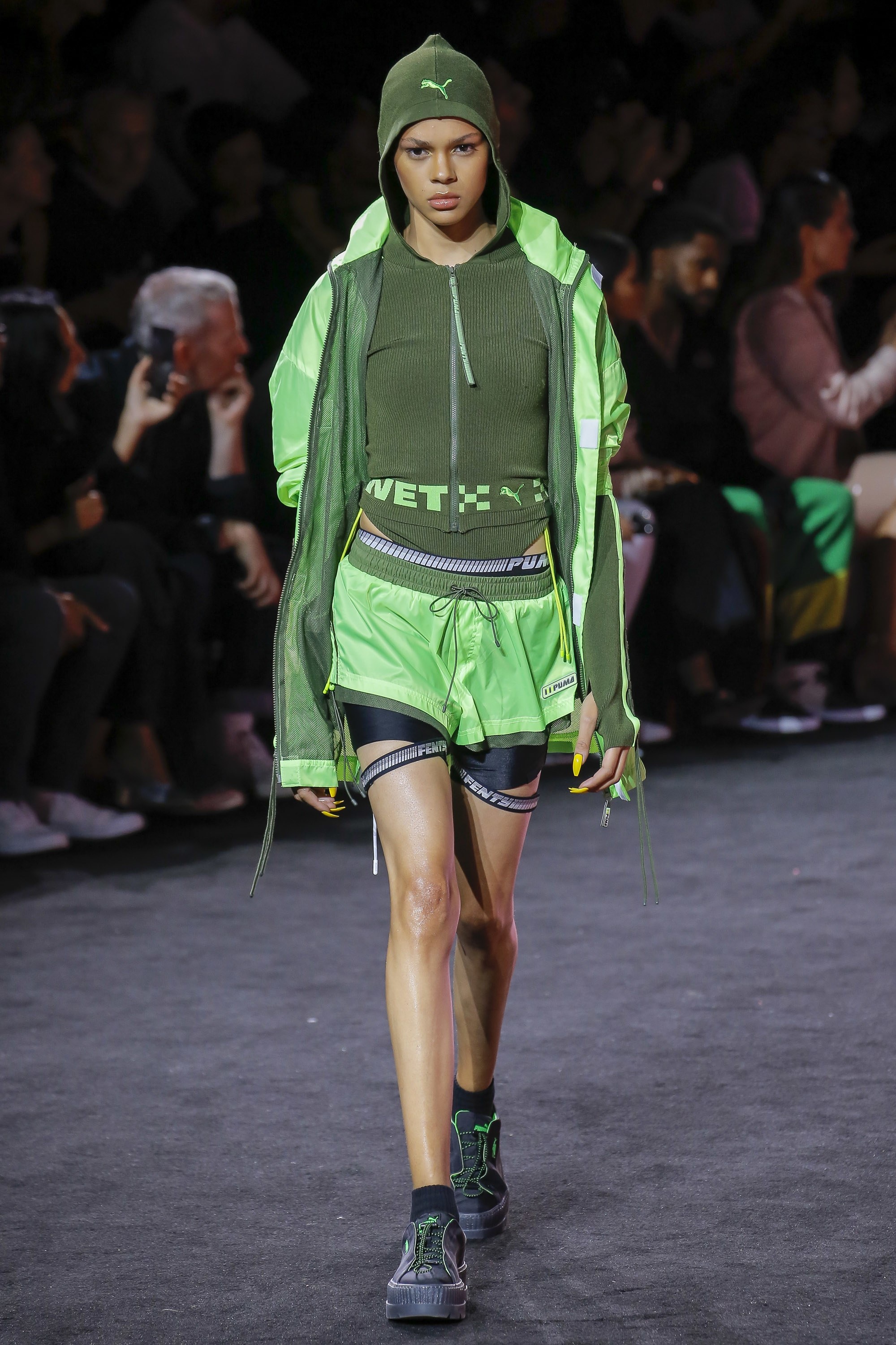 Rihanna cuoi mo to ket show Fenty x Puma anh 8