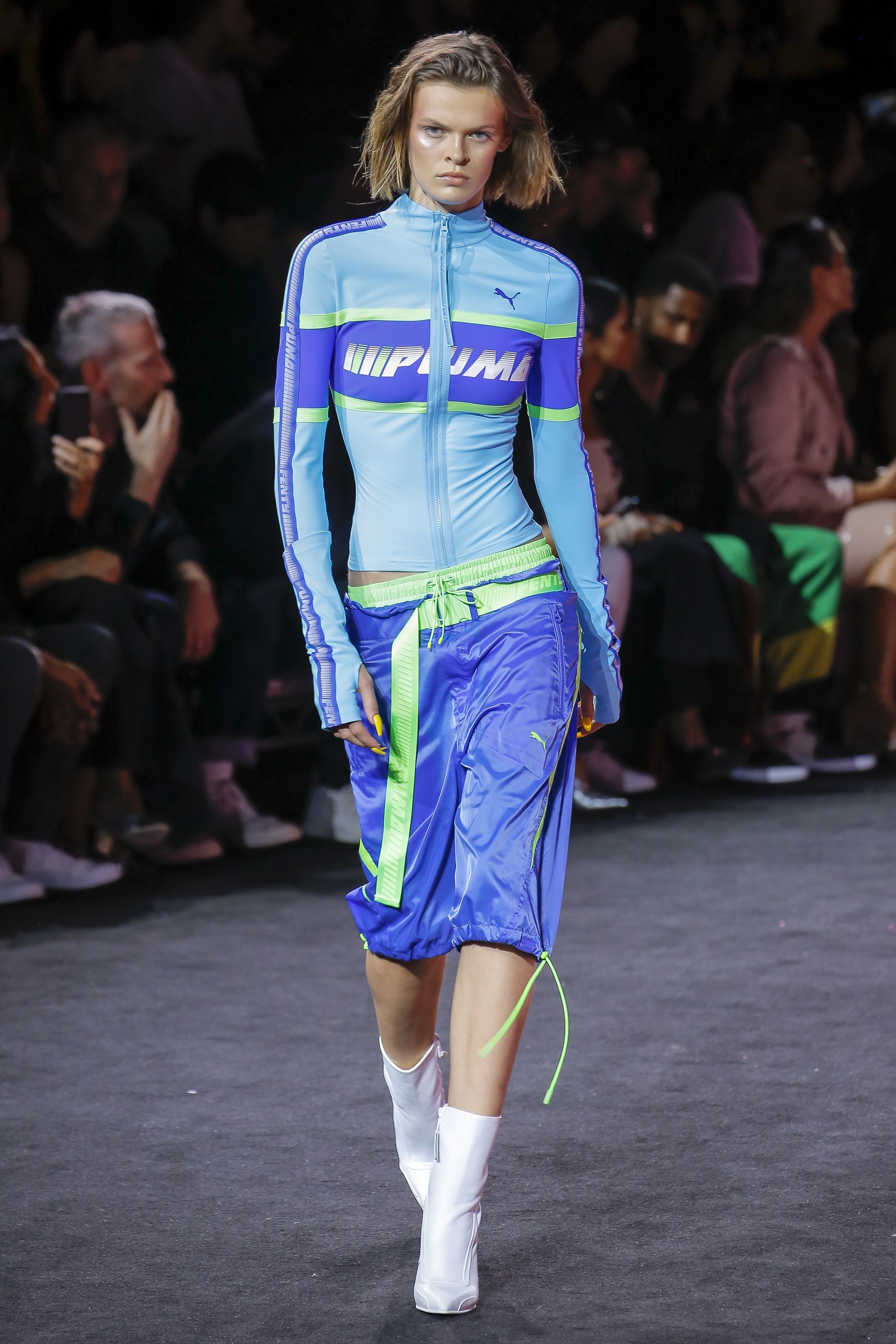 Rihanna cuoi mo to ket show Fenty x Puma anh 12