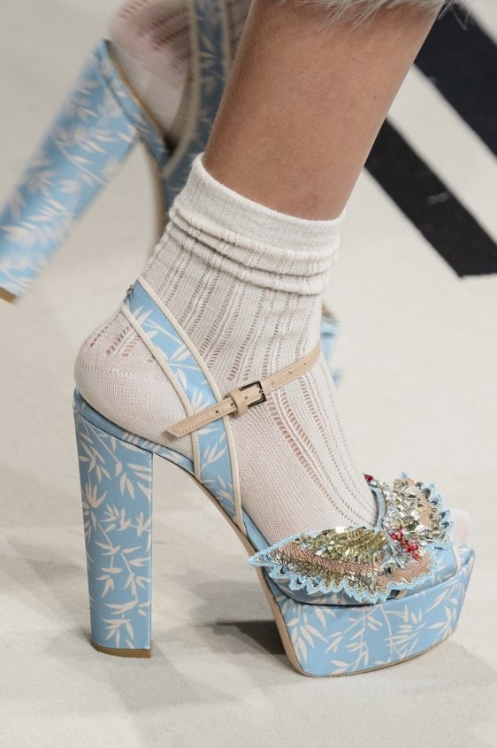 Tat chan cung giay cao got xu huong thoi trang noi bat trong mua nay anh 3