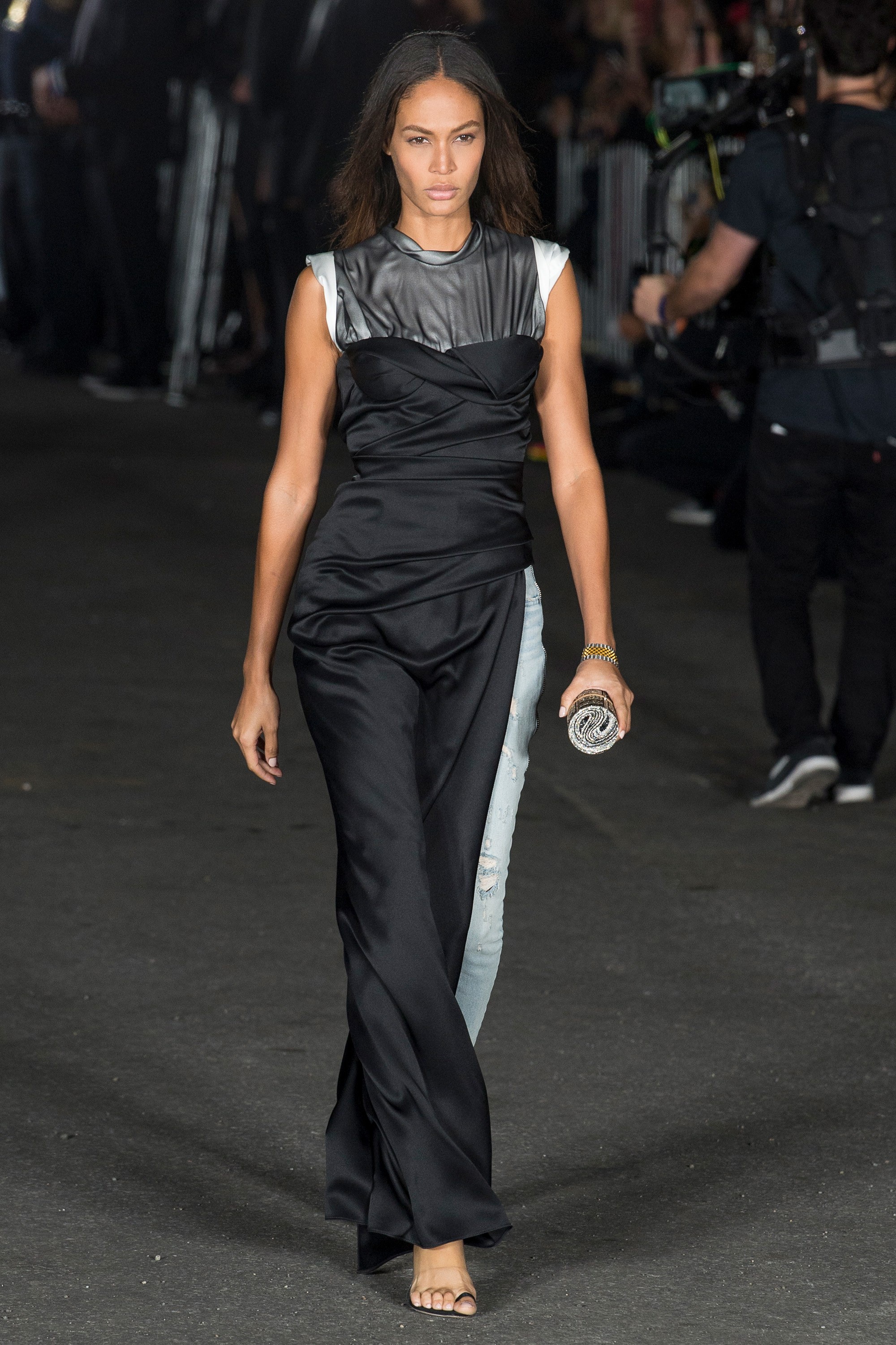 The he "It Girl" len ngoi trong BST Alexander Wang anh 3