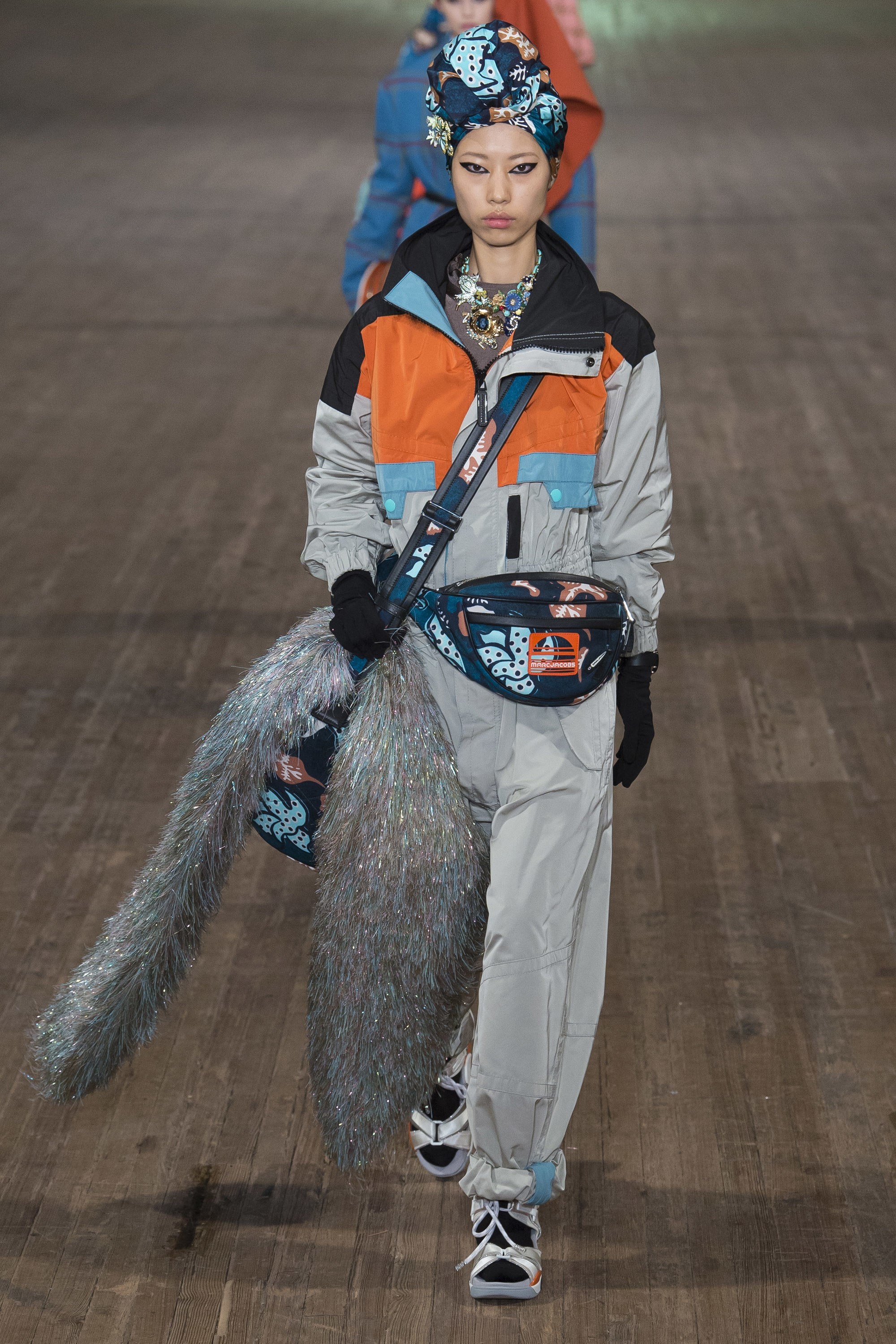 Kendall Jenner Gigi Hadid dien show Marc Jacobs anh 8