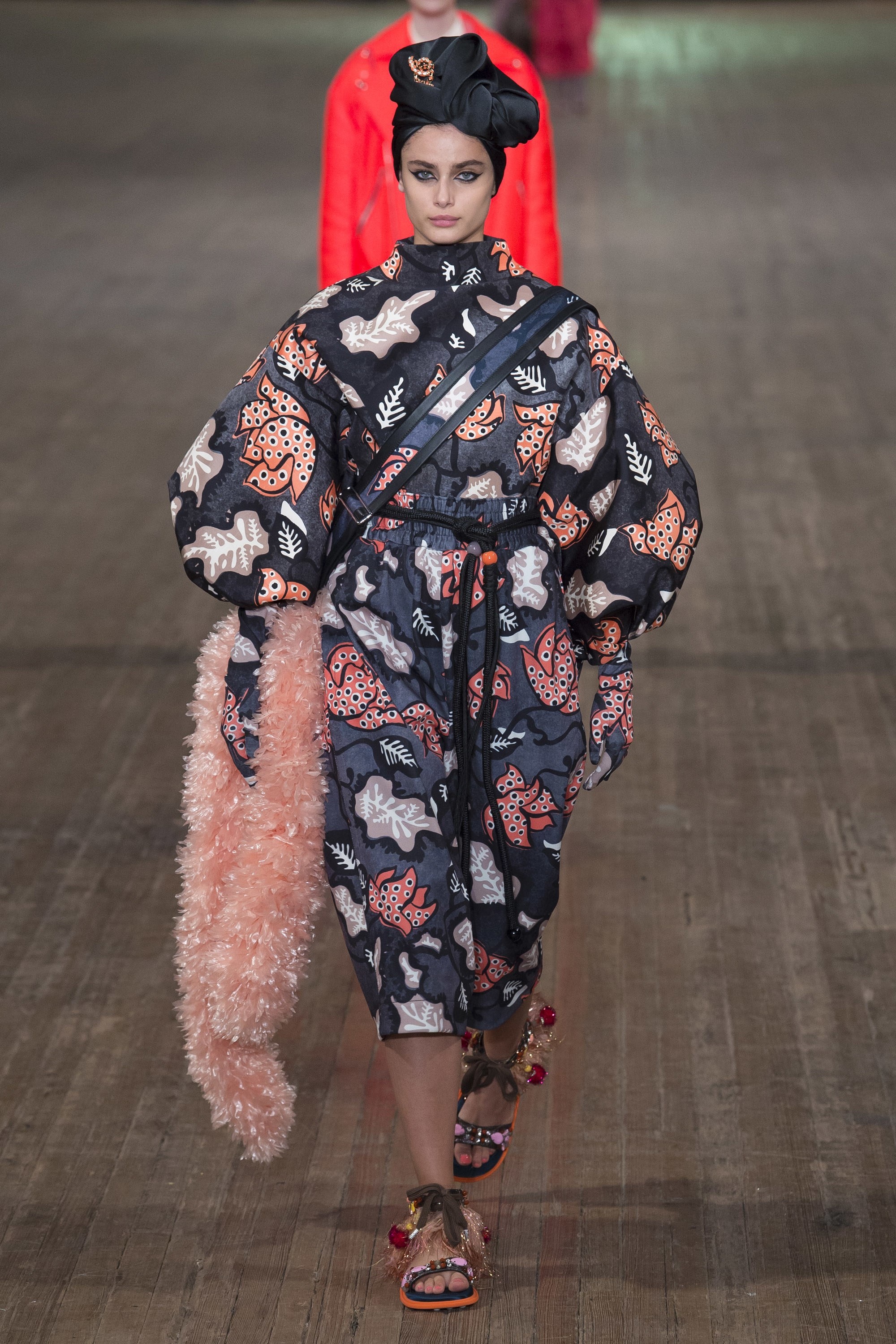 Kendall Jenner Gigi Hadid dien show Marc Jacobs anh 9