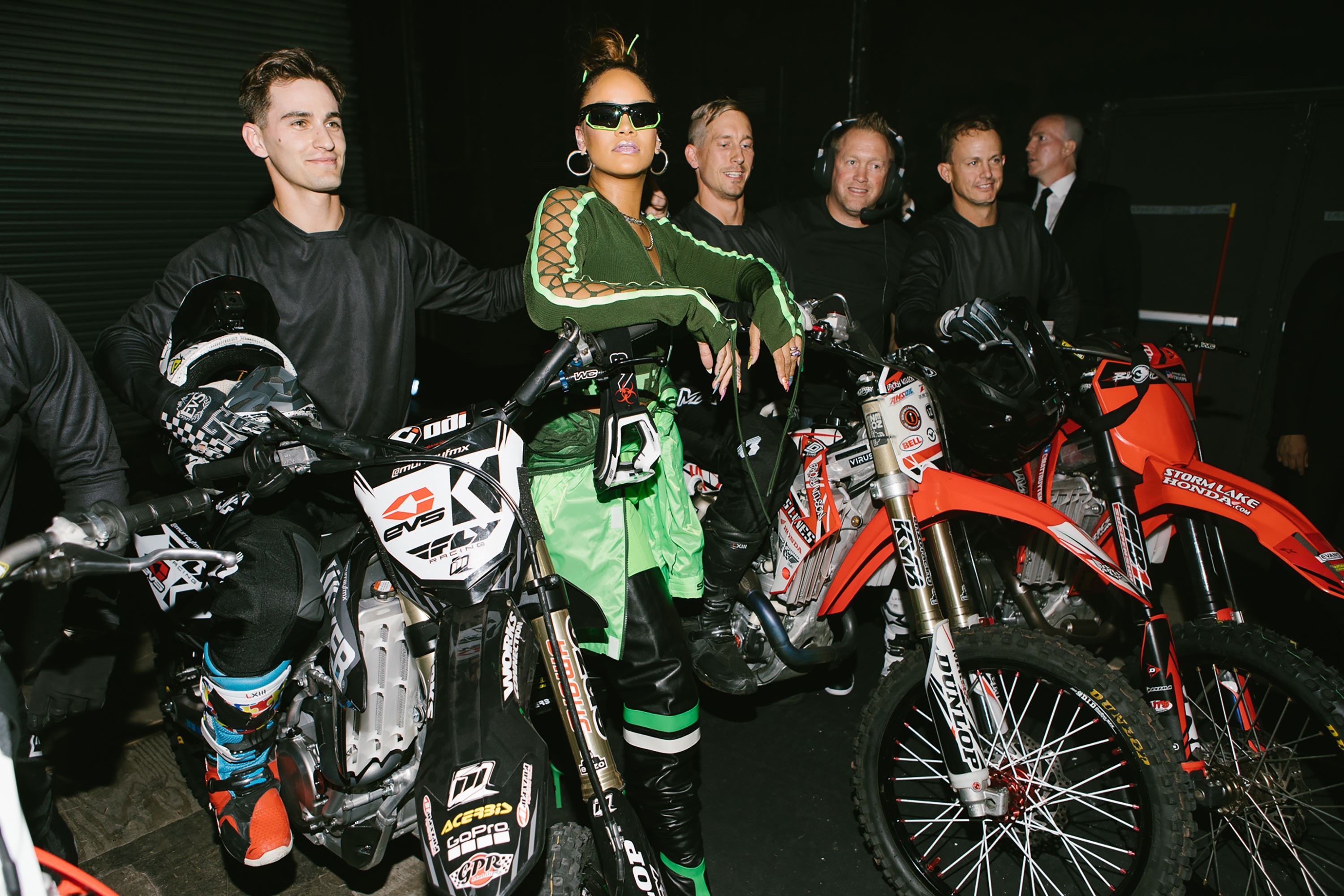 Bi mat dang sau hau truong cua tuan le thoi trang New York 2018 anh 7