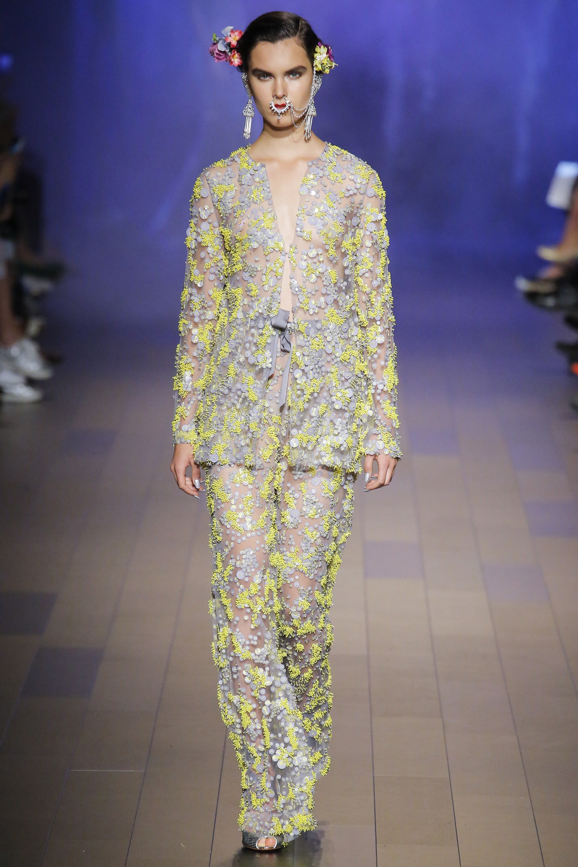 Trao luu tha nguc rong quay tro lai san dien thoi trang xuan he 2018 anh 6