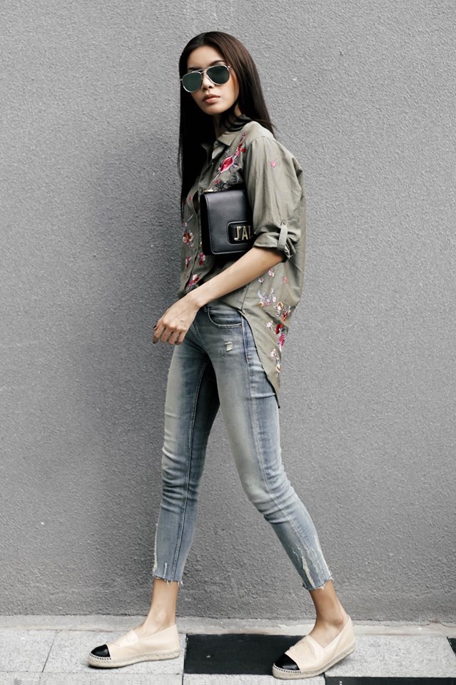 Dan sao Viet bien tau trang phuc voi chiec quan jeans anh 7