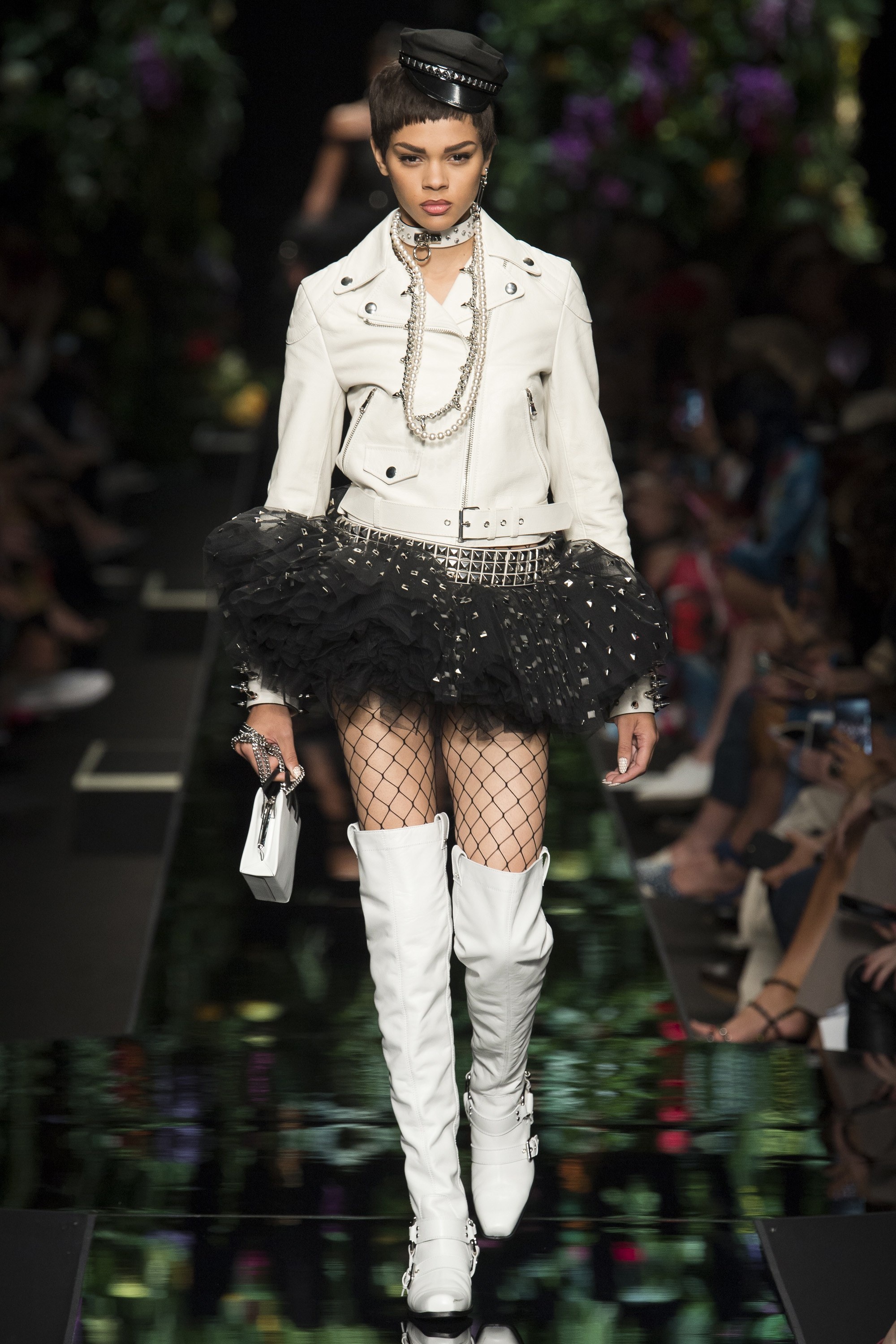 Moschino ra mat bo suu tap lay cam hung tu 100 nam truoc anh 6