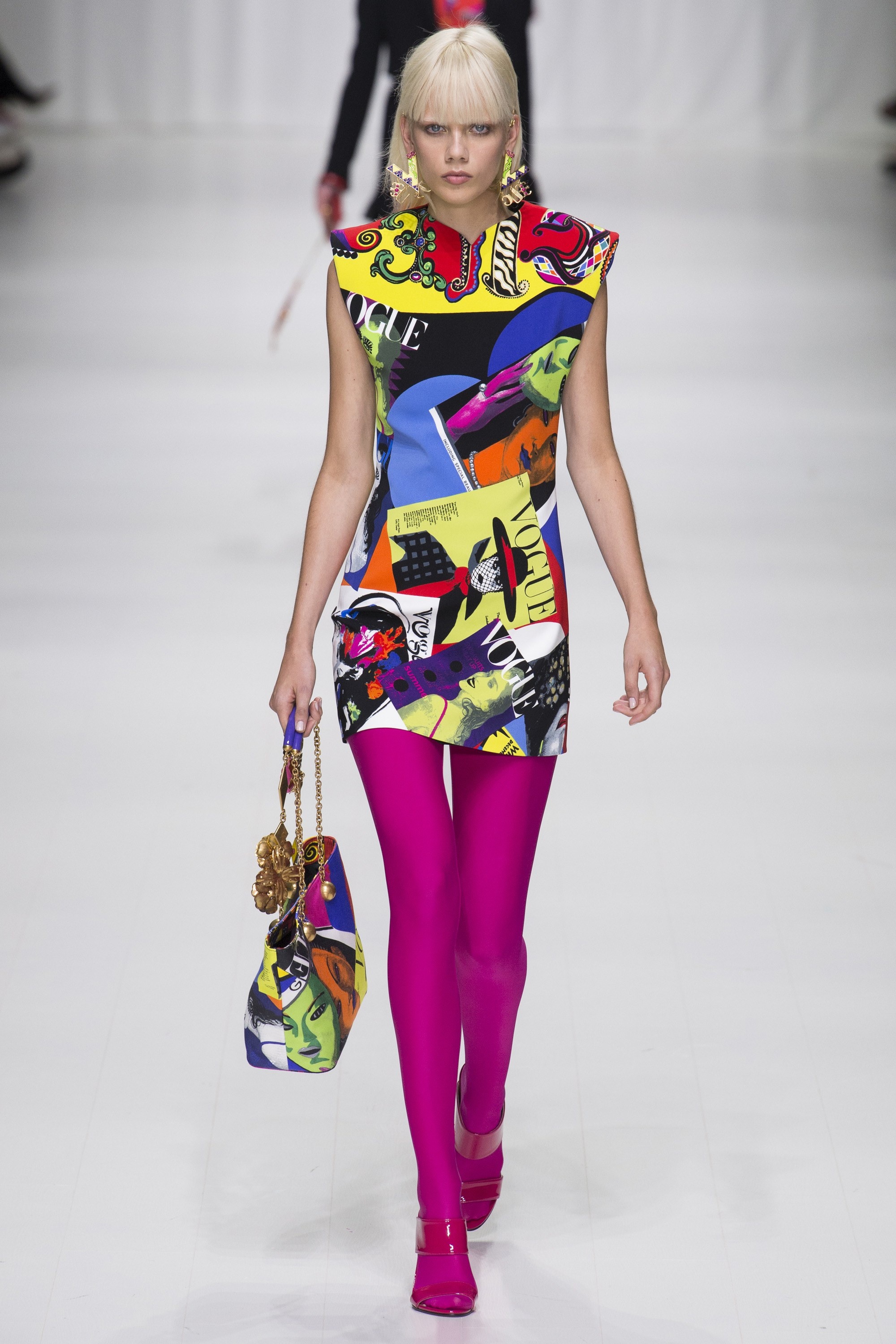 Khoanh khac huyen thoai xuat hien trong show dien Versace anh 10