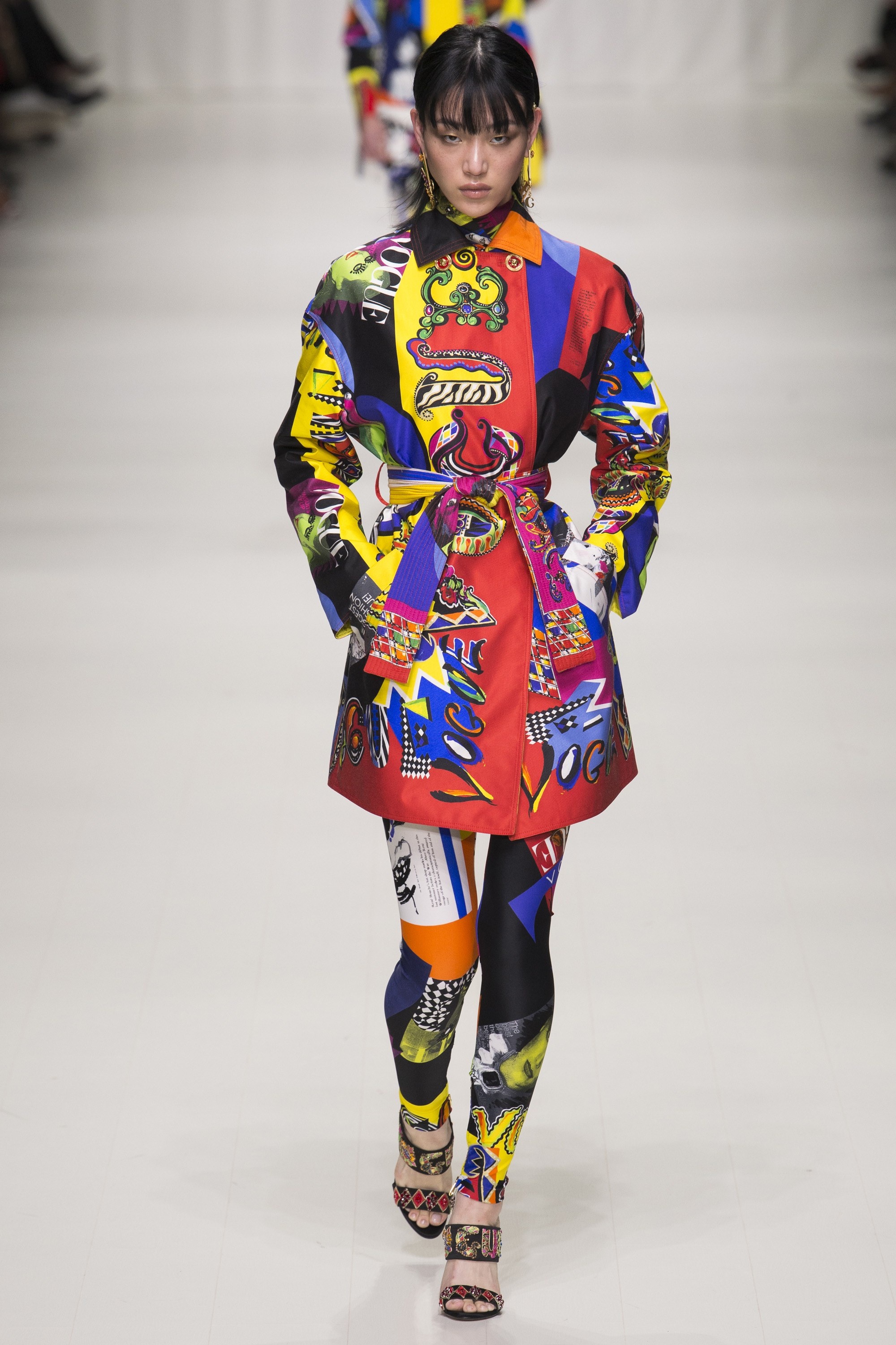 Khoanh khac huyen thoai xuat hien trong show dien Versace anh 11