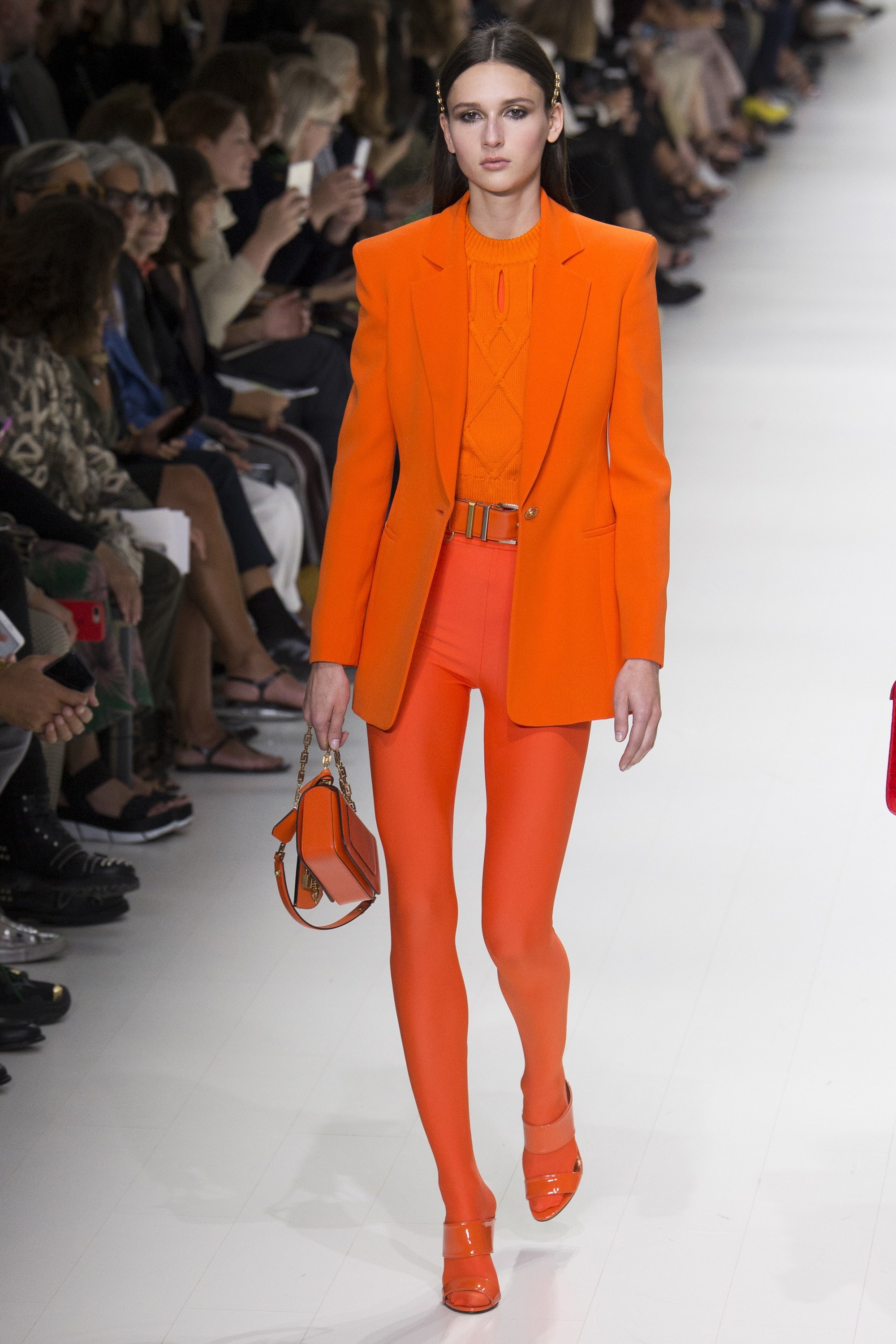 Khoanh khac huyen thoai xuat hien trong show dien Versace anh 12