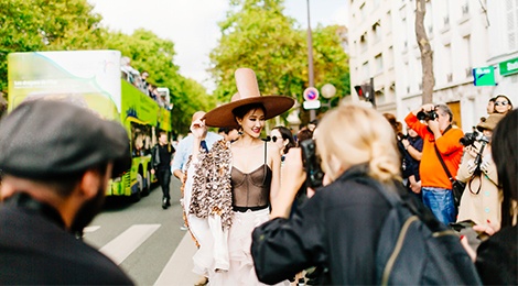 Maya thu hut canh san anh quoc te tai tuan le thoi trang Paris hinh anh