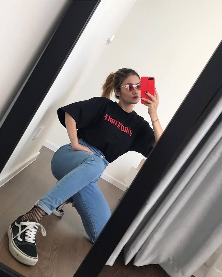 Với chiếc áo thun, Châu Bùi Quỳnh Anh Shyn diện gì xuống phố cuối tuần ảnh 7 Voi chiec ao thun, Chau Bui Quynh Anh Shyn dien gi xuong pho cuoi tuan anh 7