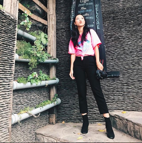 Với chiếc áo thun, Châu Bùi Quỳnh Anh Shyn diện gì xuống phố cuối tuần ảnh 9 Voi chiec ao thun, Chau Bui Quynh Anh Shyn dien gi xuong pho cuoi tuan anh 9