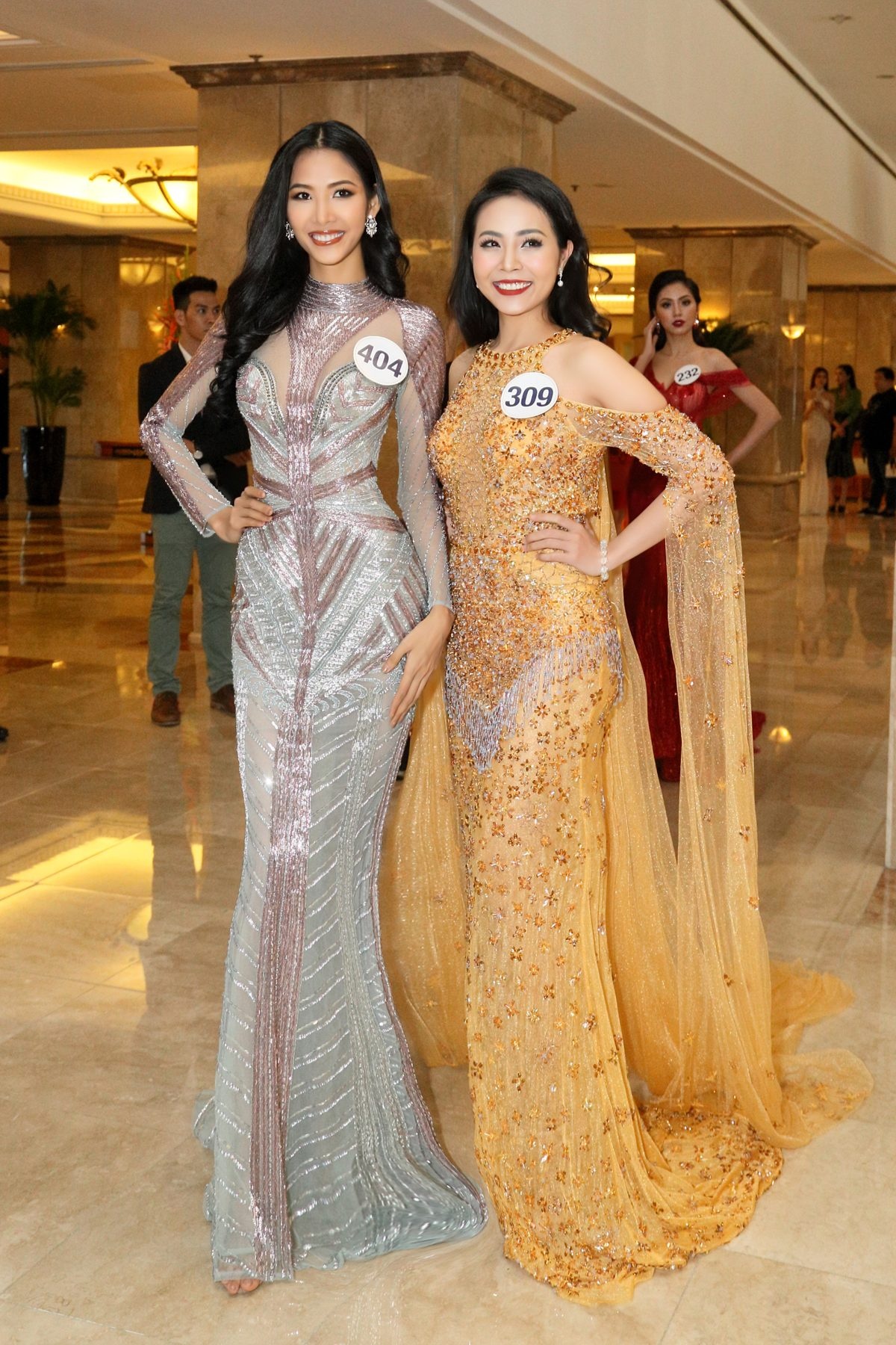 Hoàng Thuỳ diện trang phục lấn át dàn mỹ nhân mặc xấu ảnh 1 Hoang Thuy dien trang phuc lan at dan my nhan mac xau anh 1