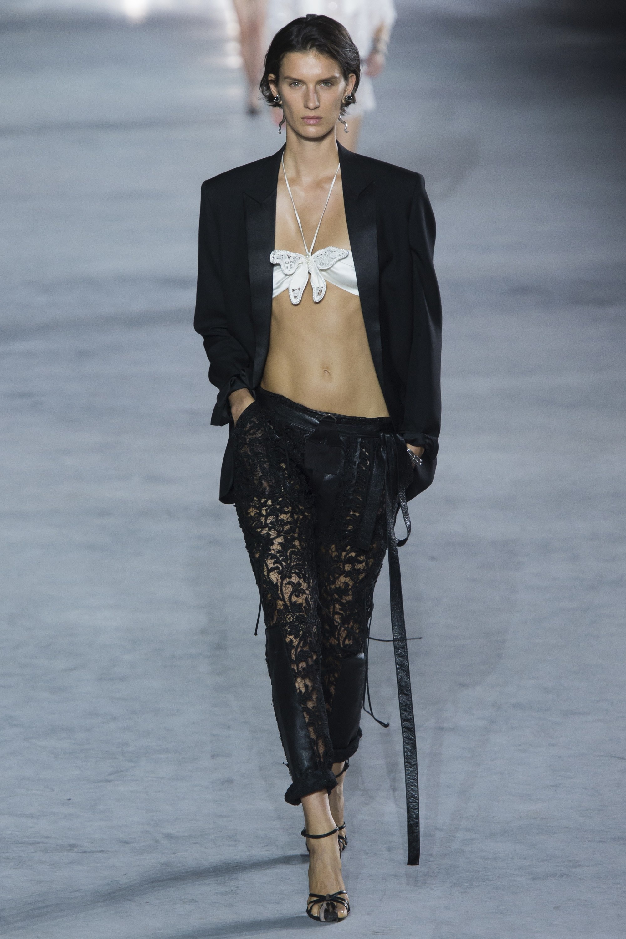 Bo suu tap xuan he 2018 cua Saint Laurent anh 12