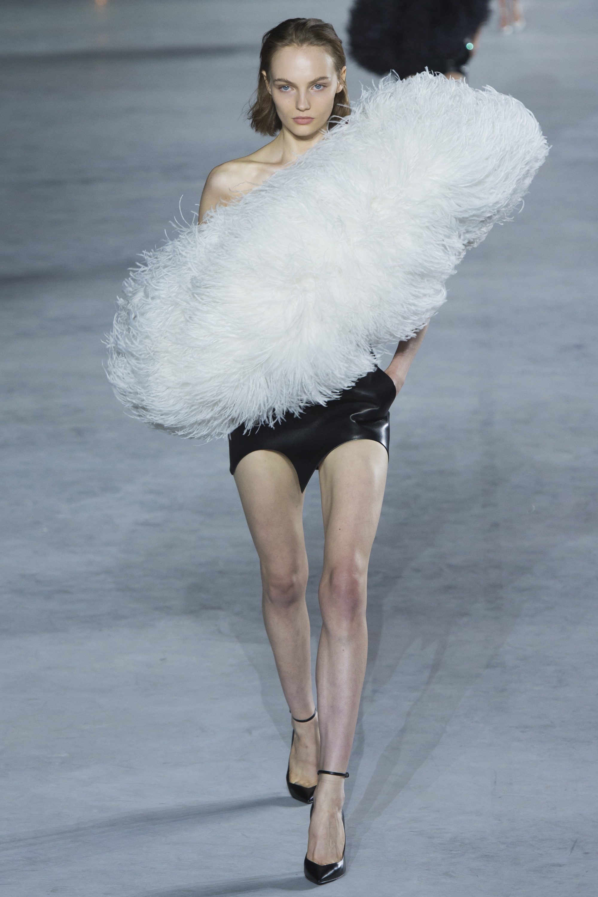 Bo suu tap xuan he 2018 cua Saint Laurent anh 16