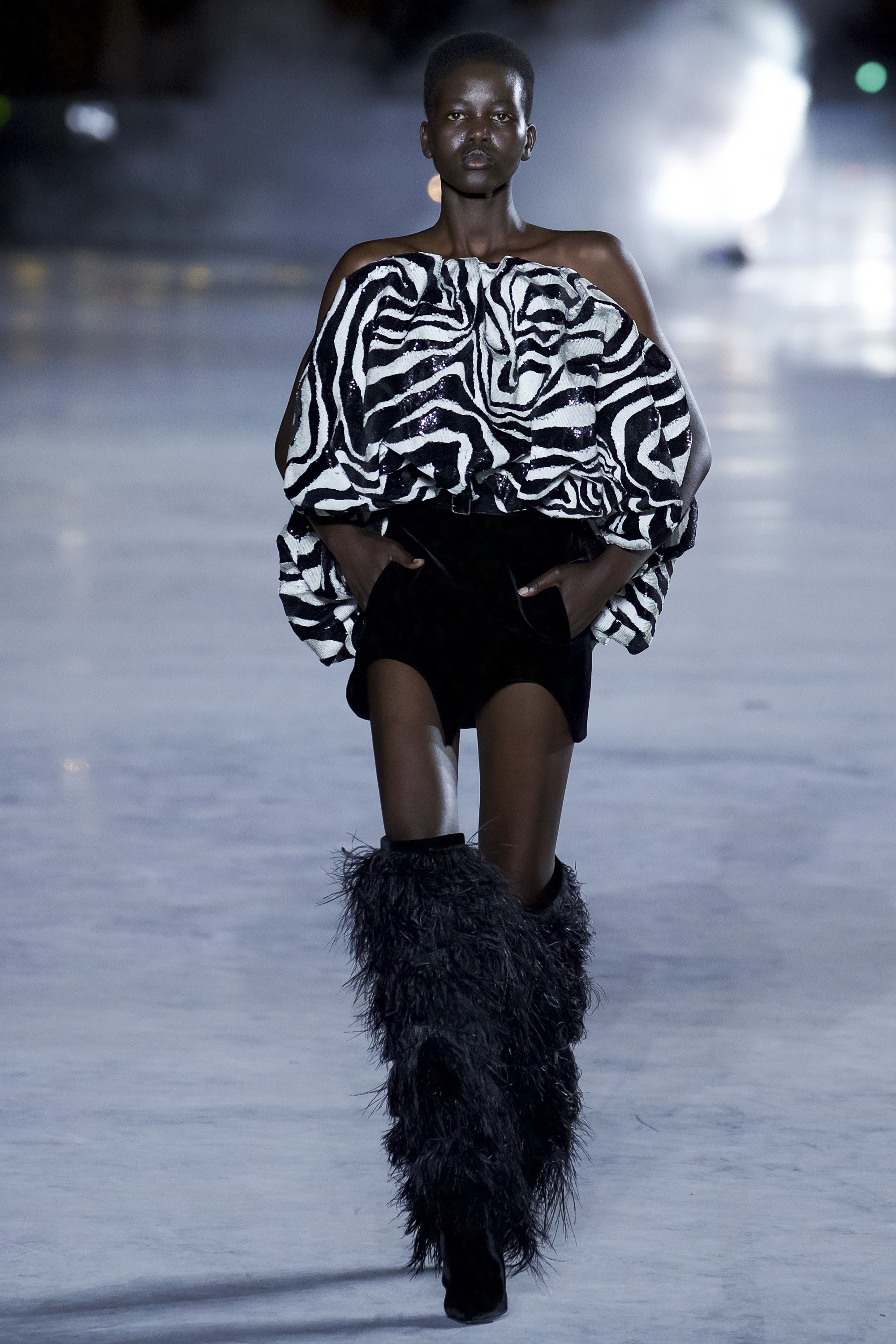 Bo suu tap xuan he 2018 cua Saint Laurent anh 18