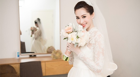 Chiec vay cuoi dinh hang nghin vien pha le cua Hoa hau Dang Thu Thao hinh anh