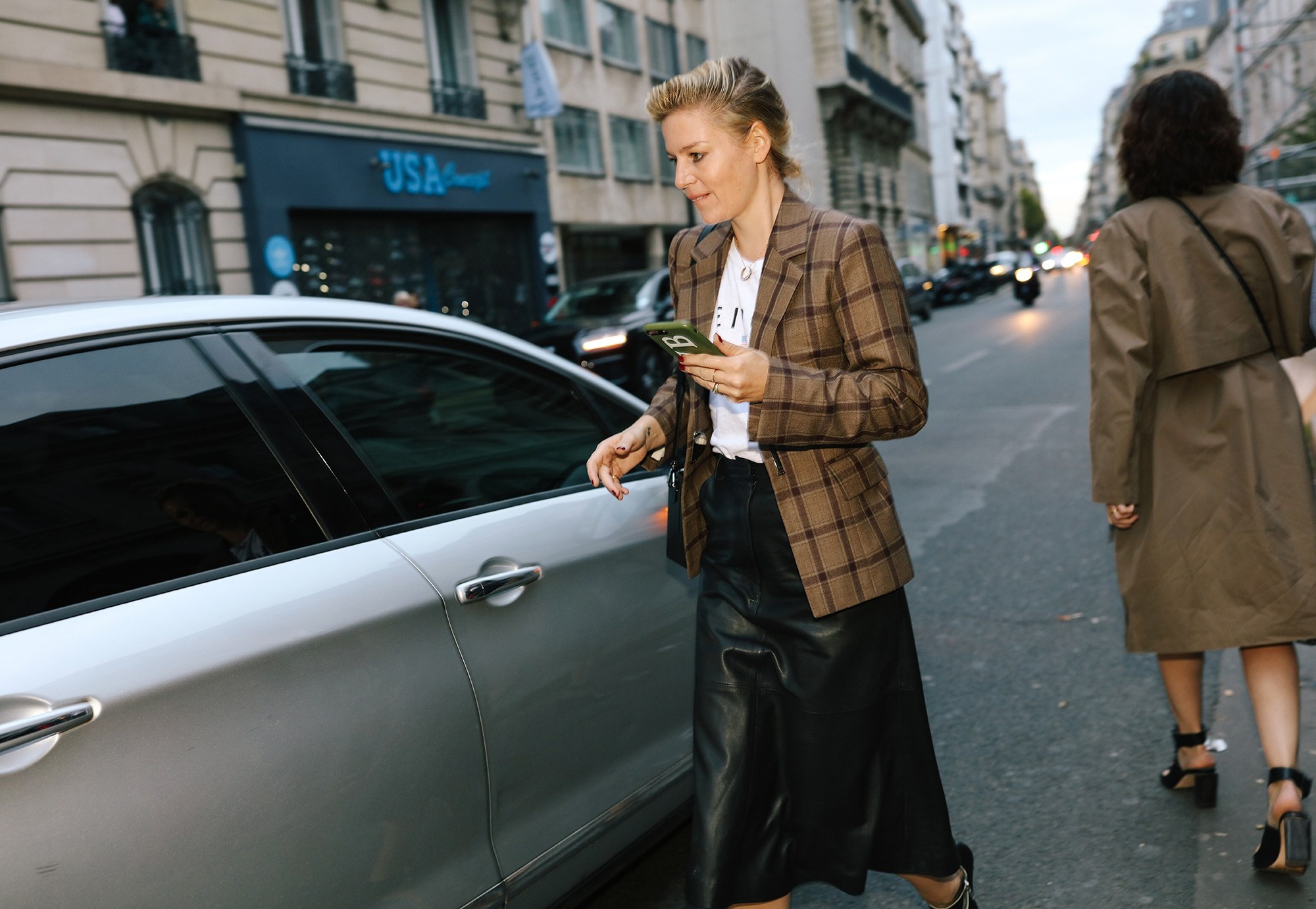 Diện blazer thế nào như dàn tín đồ thời trang quốc tế ảnh 7 Dien blazer the nao nhu dan tin do thoi trang quoc te anh 7