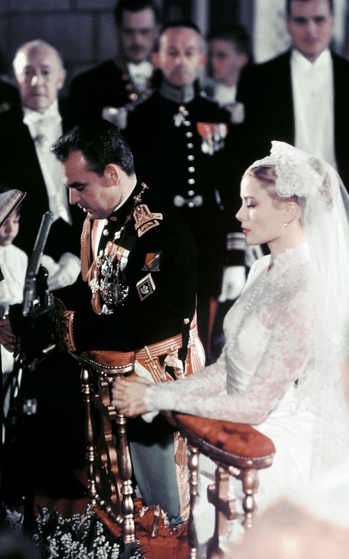 Hoa hậu Thu Thảo diện váy cưới trùng ý tưởng với công nương Grace Kelly ảnh 6 Hoa hau Thu Thao dien vay cuoi trung y tuong voi cong nuong Grace Kelly anh 6