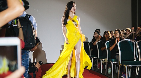 Huyen My xinh dep xuat hien tai tham do Miss Grand International 2017 hinh anh