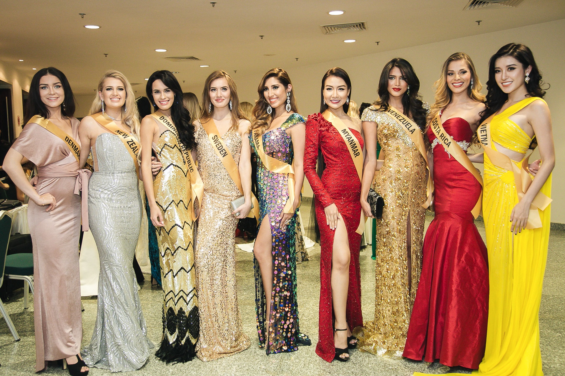 Huyền My toả sáng tại Hoa hậu Hoà bình 2017. ảnh 1 Huyen My toa sang tai Hoa hau Hoa binh 2017. anh 1