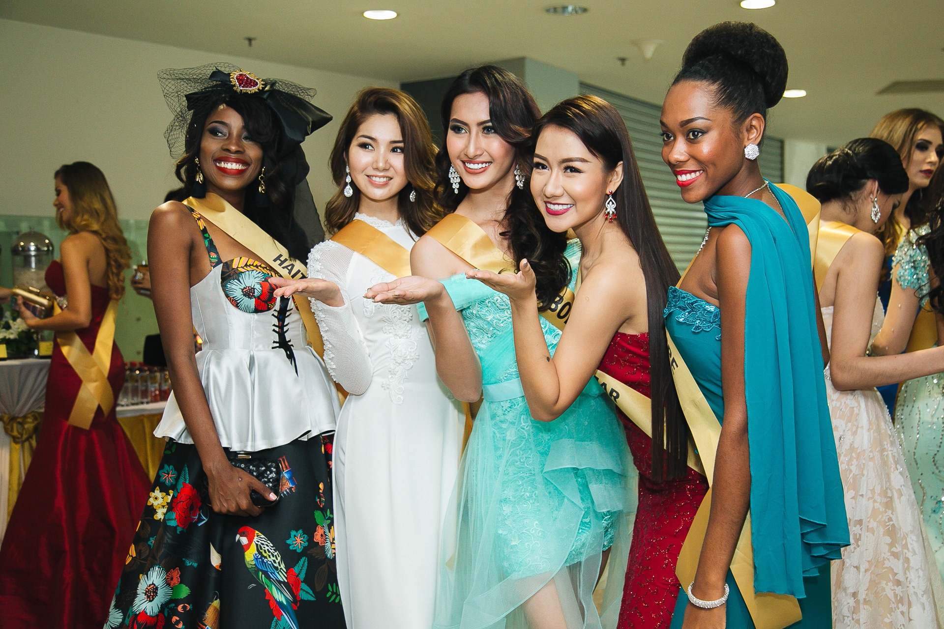 Huyền My toả sáng tại Hoa hậu Hoà bình 2017. ảnh 11 Huyen My toa sang tai Hoa hau Hoa binh 2017. anh 11