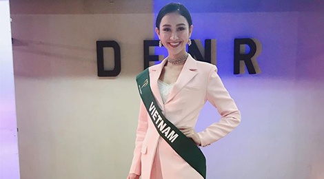 Ha Thu lot top 10 thi sinh duoc yeu thich nhat Hoa hau Trai dat 2017 hinh anh