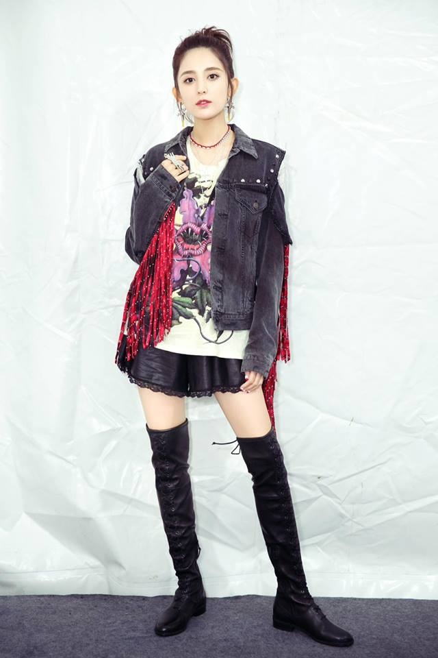 5 mau ao khoac yeu thich cua sao Hoa ngu anh 5