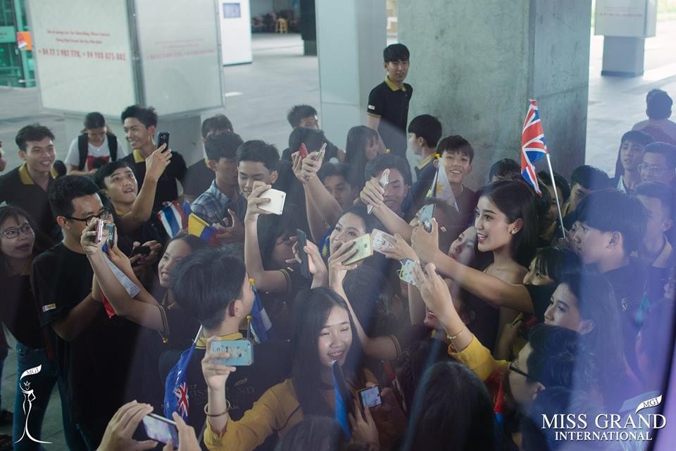 Thí sinh Hoa hậu Hoà bình vừa đến Phú Quốc ảnh 1 Thi sinh Hoa hau Hoa binh vua den Phu Quoc anh 1