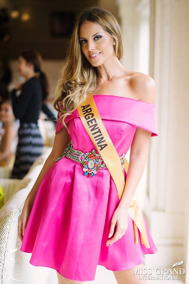 Những mẫu đầm sến sẩm tại cuộc thi Hoa hậu Hòa bình 2017 ảnh 1 Nhung mau dam sen sam tai cuoc thi Hoa hau Hoa binh 2017 anh 1