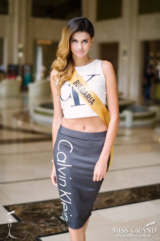 Những mẫu đầm sến sẩm tại cuộc thi Hoa hậu Hòa bình 2017 ảnh 4 Nhung mau dam sen sam tai cuoc thi Hoa hau Hoa binh 2017 anh 4