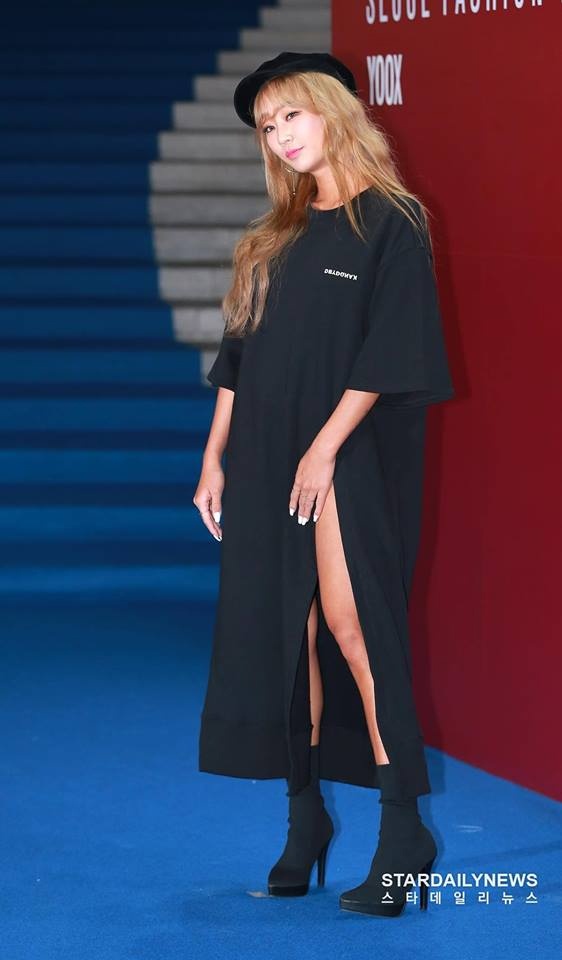 Dan sao Han an tuong tai Seoul Fashion Week anh 2