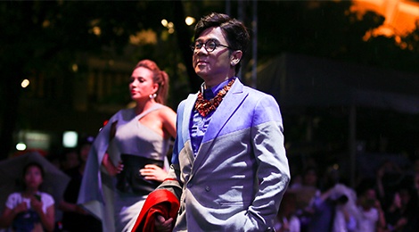 NSUT Thanh Loc, Thanh Ha sai buoc tren san dien thoi trang hinh anh