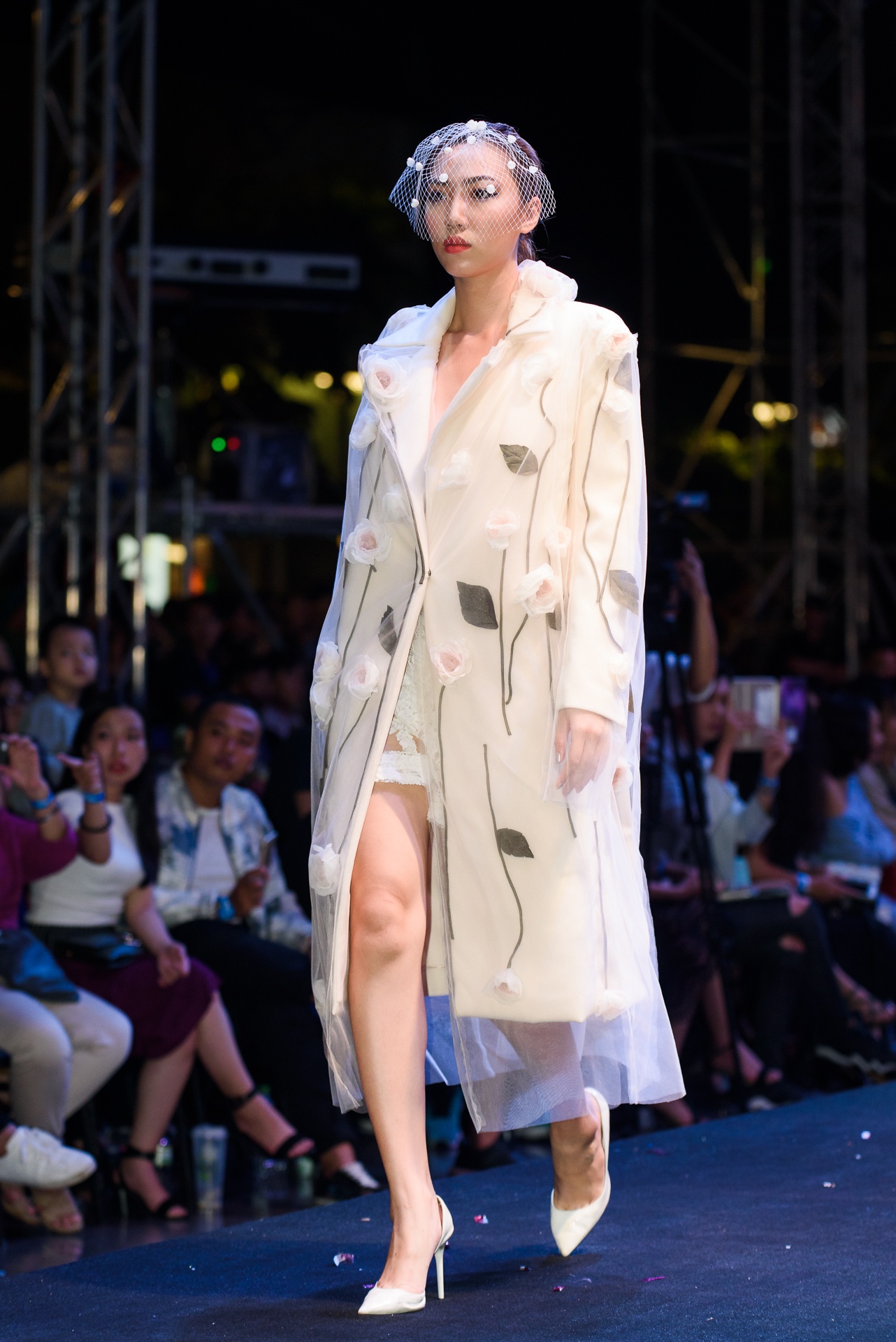 Pham Huong dien vay 3D doc dao anh 5