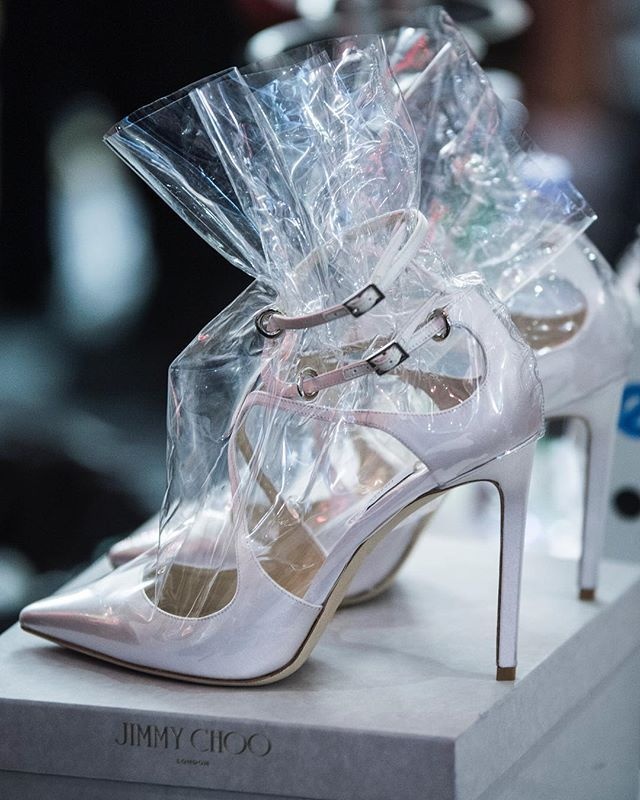 Rihanna dien giay doc la tren pho anh 5