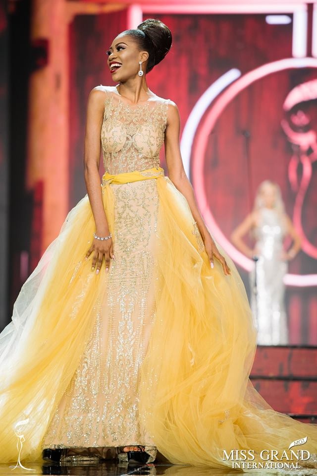 Những mẫu đầm dạ hội kém xinh tại đêm bán kết Hoa hậu Hòa bình ảnh 2 Nhung mau dam da hoi kem xinh tai dem ban ket Hoa hau Hoa binh anh 2