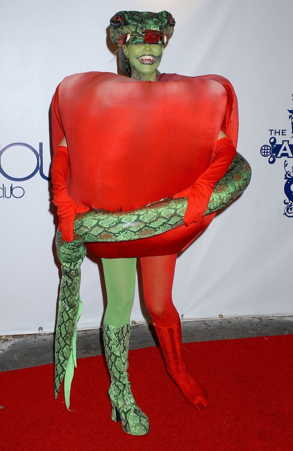 Những bộ cánh Halloween ấn tượng của siêu mẫu Heidi Klum ảnh 3 Nhung bo canh Halloween an tuong cua sieu mau Heidi Klum anh 3