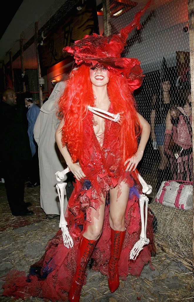 Những bộ cánh Halloween ấn tượng của siêu mẫu Heidi Klum ảnh 2 Nhung bo canh Halloween an tuong cua sieu mau Heidi Klum anh 2