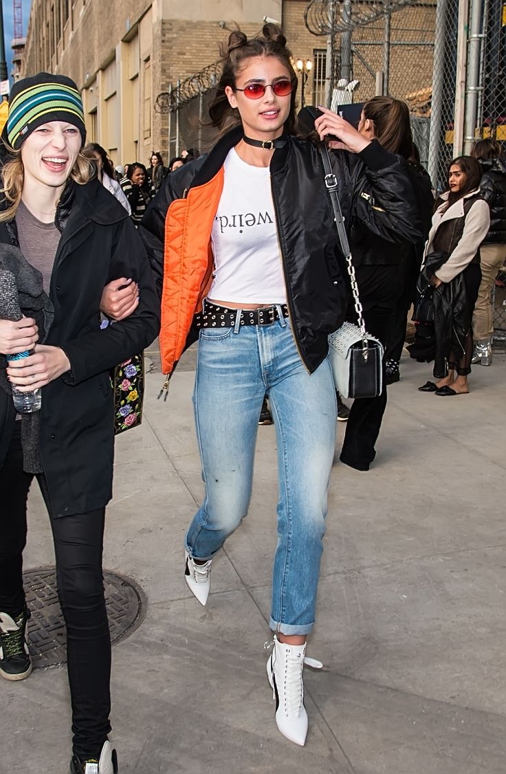 Bí quyết diện quần jeans sành điệu như dàn thiên thần Victoria's Secret ảnh 3 Bi quyet dien quan jeans sanh dieu nhu dan thien than Victoria's Secret anh 3