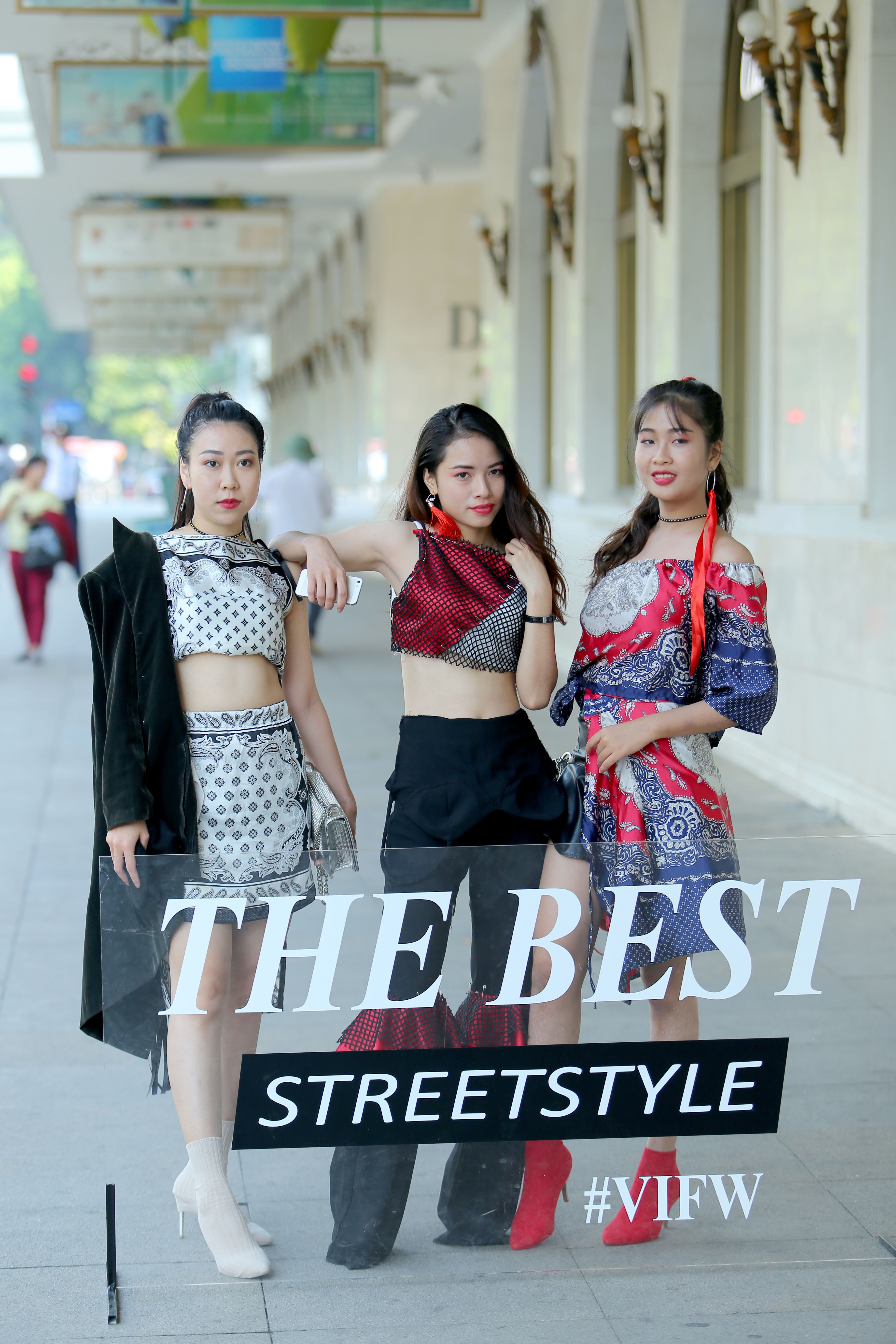 Tín đồ thời trang diện trang phục nổi bật tại VIFW ảnh 8 Tin do thoi trang dien trang phuc noi bat tai VIFW anh 8