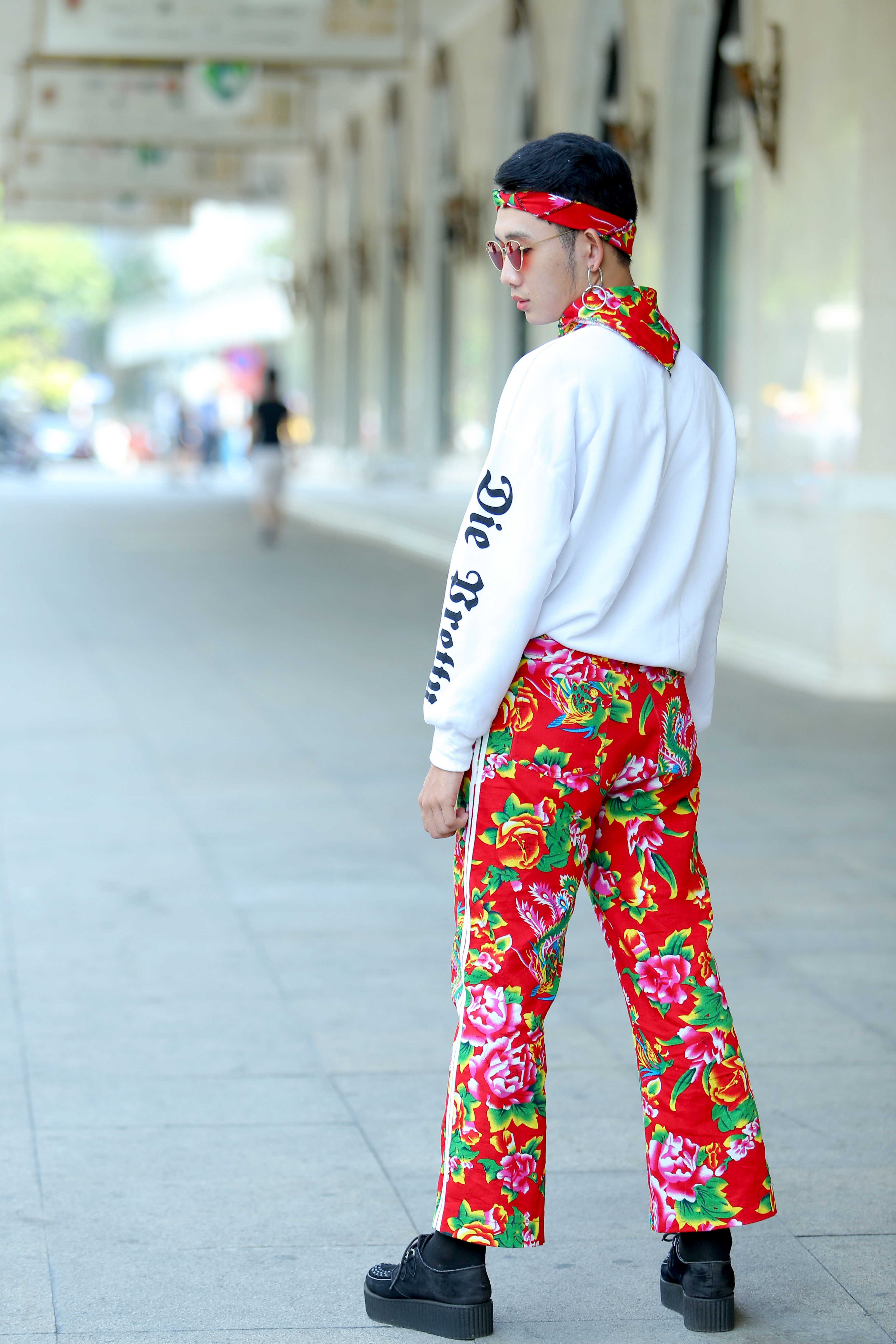 Tín đồ thời trang diện trang phục nổi bật tại VIFW ảnh 9 Tin do thoi trang dien trang phuc noi bat tai VIFW anh 9