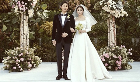 Vay cuoi co tich cua Song Hye Kyo duoc lam nhu the nao? hinh anh