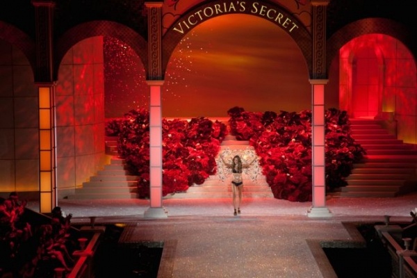 San khau doc dao cua Victoria's Secret 6 nam qua hinh anh