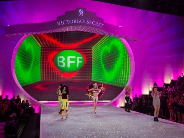 Nhung san khau an tuong cua Victoria's Secret anh 8