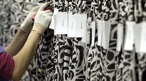 Su that dang sau manh giay keu cuu cua cong nhan tai Zara hinh anh